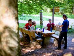 Das ganze Jahr über sind geschulte Befrager im Nationalpark unterwegs und interviewen Besucher zu ihrer Zufriedenheit und ihren Aktivitäten. (Foto: Nationalpark Bayerischer Wald)
