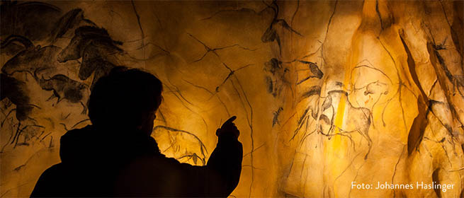 In der Steinzeithöhle können Besucher in die Altsteinzeit entfliehen.