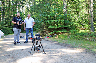 Startvorbereitung der Drohne mit Hyperspektralkameras