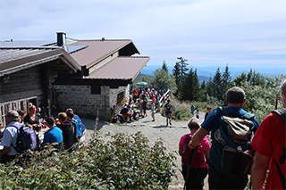 Hohes Besucheraufkommen auf dem Lusen am Schutzhaus