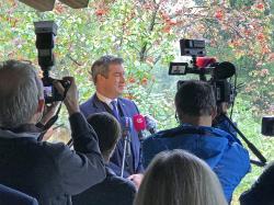 Markus Söder bei der Pressekonferenz zum 50. Nationalpark-Geburtstag im Hans-Eisenmann-Haus. Foto: Elke Ohland/Nationalpark Bayerischer Wald