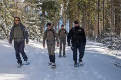 Immer wieder sind Ranger des Nationalparks Šumava gemeinsam mit Polizisten auf Streife, um die Regeln im Schutzgebiet zu überwachen. Fotos: Štěpán Rosenkranz