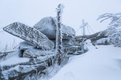 Einer der Besucher-Hotspots im Nationalpark Šumava ist der im Dreiländereck liegende Plöckenstein-Gipfel.