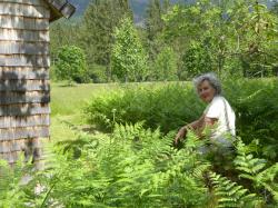 Künsterlin Anja Liedtke bei ihrem Aufenthalt im Wildniscamp.