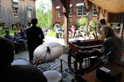 Jan Korinek and Groove begeisterten am Samstagnachmittag bei herrlichem Wetter im Innenhof des Hans-Eisenmann-Hauses.