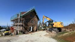 Waldschmidthaus-Baustelle mit Aushub für den Anbau.