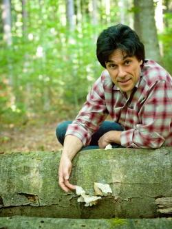 Dr. Claus Bässler ist in der Forschungsabteilung des Nationalpark unter anderem für Mykologie zuständig. Foto: Daniela Blöchinger