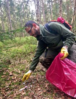 Etlichen Müll galt es beim Müllaktionstag des Nationalparks aufzusammeln. Im Text schildert Praktikant Fabian Wirth seine Eindrücke vom Einsatz gegen den Unrat. Foto: Sandra Schrönghammer