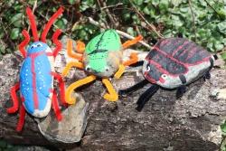 Bunte Hingucker im Garten oder Kinderzimmer sind die Urwaldreliktkäfer, die man leicht nachbasteln kann. (Foto: Annette Nigl / Nationalpark Bayerischer Wald)