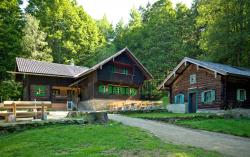 Dieses Wochenende startet die Saison in der jüngst generalsanierten Racheldiensthütte. (Foto: Daniela Blöchinger)