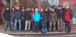 Im Rahmen der Schulung wurden auch die Nationalparkeinrichtungen wie das Wildniscamp am Falkenstein besucht. (Foto: Florian Kolbinger)