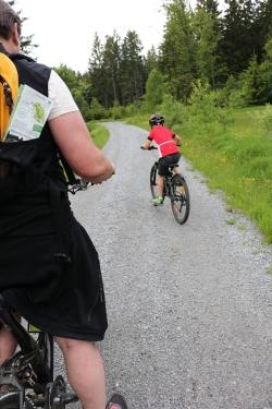 Am Sonntag, 10. Juni, startet die erste grenzüberschreitende Radtour der Saison in Bayerisch Eisenstein. (Foto: Annette Nigl/Nationalpark Bayerischer Wald)