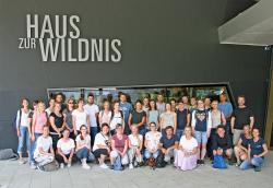 Informationen über den Nationalpark sowie über Angebote für Schulklassen erhielten die Mittelschul-Referendare aus den Landkreisen Deggendorf und Regen im Haus zur Wildnis (Foto: Elke Ohland / Nationalparkverwaltung Bayerischer Wald).
