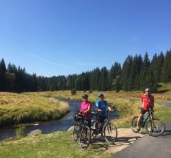 Die grenzüberschreitende Radtour am Sonntag, 15. Juli, führt entlang des Maderbachs ins Vydratal. (Foto: Jutta Pongratz)