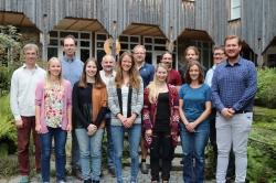 Bei der Kick-Off-Veranstaltung im Hans-Eisenmann-Haus in Neuschönau tauschten sich Forschergruppen aus Bayreuth, Leipzig, Dresden und Gelnhausen mit den Mitgliedern des Große Ohe Forschungsverbunds über Konzepte und erste Maßnahmen im Rahmen der Juniorforschergruppe aus. Erstmals dabei waren die Doktoranden Katharina Blaurock (Bayreuth), Maria Paula da Silva (Leipzig) und Nathan Baker (Gelnhausen) und MasterstudentInnen (Foto: Annette Nigl / Nationalparkverwaltung Bayerischer Wald)