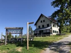 Im Waldschmidthaus auf dem Rachel beginnt am 15. Mai die Sommersaison. (Foto: Sandra Schrönghammer / Nationalpark Bayerischer Wald)