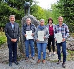 Nationalparkleiter Franz Leibl (von links) mit Wilfried Selwitschka, Christine Schopf, Susanne Hackl und Josef Nußhardt. (Foto: Elke Ohland/Nationalpark Bayerischer Wald)