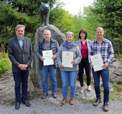 Nationalparkleiter Franz Leibl (von links) mit Wilfried Selwitschka, Christine Schopf, Susanne Hackl und Josef Nußhardt.  (Foto: Elke Ohland/Nationalpark Bayerischer Wald)