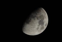 Den Sternenhimmel genießen und Hintergrundinfos von Experten erhalten die Teilnehmer beim Beobachten der partiellen Mondfinsternis am 16. Juli. (Foto: Rainer Simonis)