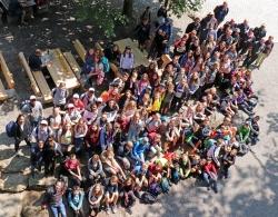 273 Schüler der Realschule Grafenau waren einen Vormittag lang rund um das Nationalparkzentrum Lusen unterwegs, um die Natur im Nationalpark kennenzulernen.  (Foto: Fabian Wirth /Nationalpark Bayerischer Wald)