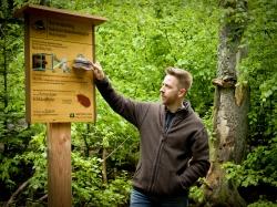 Einen Einblick in das neue Informationskonzept des Nationalparks Bayerischer Wald gibt’s bei der Führung mit Thomas Michler am 17. August. (Foto: Daniela Blöchinger)