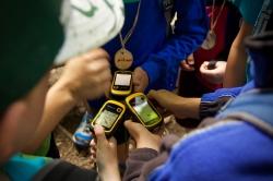 Zum Geocaching mit den Junior Rangern sind am 7. September alle Familien eingeladen. (Foto: Irene Gianordoli)