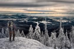 Neben dieser winterlichen Aufnahme vom Lusen werden 15 weitere Bilder von Nationalparkfans im Hans-Eisenmann-Haus gezeigt. (Foto: Rainer Merkl)