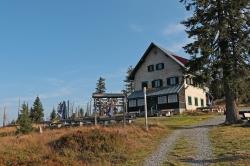 Das Waldschmidthaus unterhalb des Rachelgipfels hat bis auf Weiteres nicht mehr geöffnet. Foto: Gregor Wolf/Nationalpark Bayerischer Wald