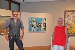 Auch Künstlerin Annemarie Pletl ist bei Christian Binder im Waldgeschichtlichen Museum zu Gast. (Foto: Gregor Wolf/Nationalpark Bayerischer Wald)