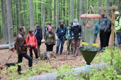 Während der Ausbildung lernt man viele Bereiche der Nationalparkverwaltung intensiv kennen – unter anderem auch die Forschungsarbeit im Schutzgebiet. (Foto: Annette Nigl/Nationalpark Bayerischer Wald)