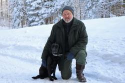 35 Jahre lang war Werner Kirchner im Nationalpark als Förster tätig. Nun gehen er und seine Hündin Feli in den wohlverdienten Ruhestand. (Foto: Annette Nigl/Nationalpark Bayerischer Wald)
