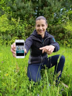 Freut sich über die Nominierung in der Kategorie „Moderation“: Julia Reihofer von „Unser Radio“, die in zwölf Folgen die Forschung im Nationalpark vorgestellt hat. Foto: Stadler