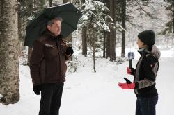 Julia Reihofer interviewte im Februar für eine Podcast-Folge auch Nationalparkleiter Dr. Franz Leibl zum Thema „Grenzenlose Waldwildnis“. (Foto: Annette Nigl /Nationalpark Bayerischer Wald)