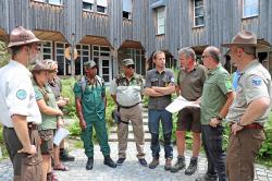 Beim World Ranger Day 2018 kamen Ranger aus aller Welt im Hans-Eisenmann-Haus in Neuschönau zusammen. Heuer sind coronabedingt nur Führungen möglich. (Foto: Gregor Wolf /Nationalpark Bayerischer Wald)