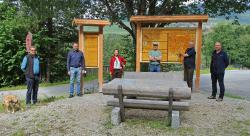 Eröffneten den Wohnmobil-Stellplatz: Nationalparkleiter Franz Leibl (v.l.), Bürgermeister Gerd Lorenz und die beim Bau beteiligten Nationalpark-Mitarbeiter Bärbel Sagmeister, Reinhold Gaisbauer, Ingo Brauer und Manfred Feucht. (Foto: Elke Ohland/Nationalpark Bayerischer Wald)