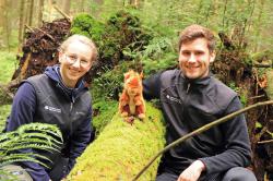 Entstanden ist der Audioguide auf Initiative von Katharina Wipplinger, Teilnehmerin am Freiwilligen Ökologischen Jahr (FÖJ). Den Part von Eichhörnchens Emil spricht dabei ihr FÖJ-Kollege Lucas Eichmann. (Foto: Gregor Wolf/Nationalpark Bayerischer Wald)