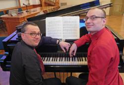 Die tschechischen Pianisten Petr Novák und Tomáš Hostýnek spielen am 3. Oktober im Haus zur Wildnis. (Foto: Novák)