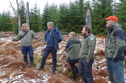 Ein regelmäßiger Austausch zwischen den beiden Nationalparkleitern Pavel Hubený (von links) und Franz Leibl sowie ihren Mitarbeitern ist Grundlage für die stetig intensiver werdende Kooperation. (Foto: Gregor Wolf/Nationalpark Bayerischer Wald)