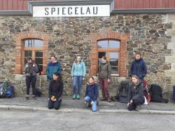 Die Studierenden, die im Jugendwaldheim bei Glashütte Einblicke in die Nationalpark-Wildnis erhielten, waren bei der Abreise am Bahnhof Spiegelau traurig, dass die Woche viel zu schnell vorübergegangen ist. (Foto: Karin Hartl/Nationalpark Bayerischer Wald)
