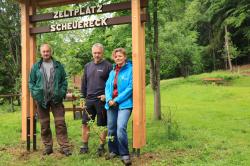 Freuen sich auf die ersten Camper in Scheuereck: Bärbel Sagmeister, Martin Kasberger (Mitte) und Alfred Pscheidl. (Foto: NPV Bayerischer Wald)