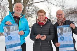 Freuen sich, dass die Nationalpark-Führungen nun auch alle online buchbar sind: Nationalpark-Umweltbildungsreferent Lukas Laux (von links), Teresa Schreib, die beim Nationalpark für den Bereich Tourismus und Regionalentwicklung zuständig ist, und Ferienregion-Geschäftsführer Robert Kürzinger. (Foto: Nationalpark Bayerischer Wald)