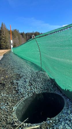 Sicherheit für wandernde Amphibien bringen die aufgestellten Schutzzäune. (Foto: Nationalpark Bayerischer Wald)