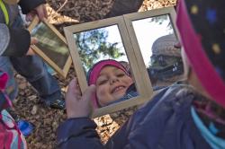 Bei spannenden Spielen die Natur entdecken. (Foto: Malte Blessing/Nationalpark Bayerischer Wald)