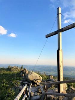 Zum Hochstein am Dreisessel führt die grenzüberschreitende Wanderung am Sonntag, 18. Juni. (Foto: Sandra Schrönghammer)