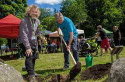 Die beiden Nationalparkleiter Dr. Franz Leibl (r.) und Pavel Hubený pflegen eine intensive Zusammenarbeit. Darüber berichten sie am Sonntag auf der Landesgartenschau. (Foto: Nationalpark Šumava)
