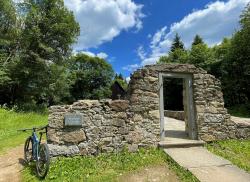 An Hurka vorbei führt die grenzüberschreitende Radtour am 16. Juli. (Foto: Nationalpark Bayerischer Wald)
