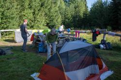 Auf ausgewiesenen Zeltplätzen wird bei der mehrtägigen Wanderung „Wild, frei und mittendrin“ übernachtet. (Foto: Waldzeit)