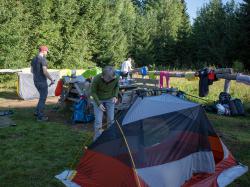 Auf ausgewiesenen Zeltplätzen wird bei der mehrtägigen Wanderung „Wild, frei und mittendrin“ übernachtet. (Foto: Waldzeit)