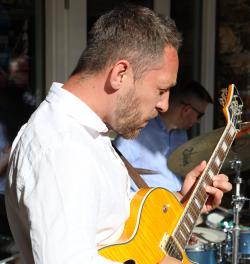 Libor Šmoldas tritt am Donnerstag, 19.Oktober, mit dem NYC Trio im Waldgeschichtlichen Museum auf. (Foto: Christian Binder)