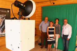 Die Fotobox mit wilden Nationalparkmotiven war das Highlight im Umweltministeriums-Pavillon. Auch Nationalparkleiterin Ursula Schuster (2.v.r.), Bärbel Benkenstein-Matschiner von der Landesgartenschau Freyung, FNBW-Geschäftsführer Robert Kürzinger (r.) und der damalige Vorsitzende der Nationalpark-Partner, Jochen Stieglmeier, probierten diese aus. (Fotos: Nationalpark Bayerischer Wald)